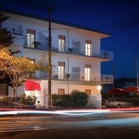 Minturnae Hotel سكوري المظهر الخارجي الصورة